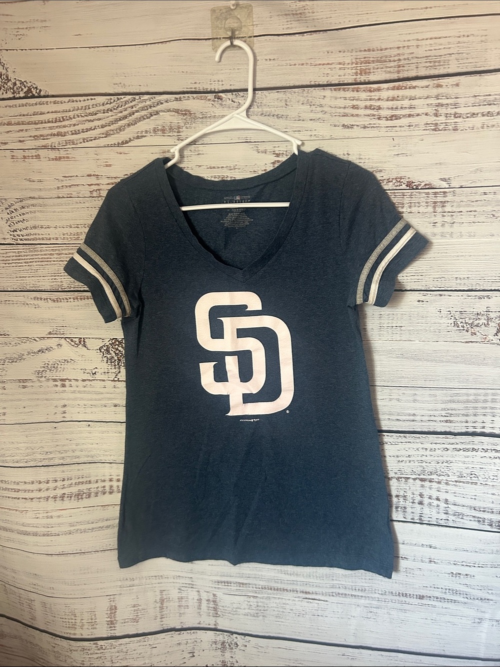 Genuine Merchandise Navy V-Neck SD Logo Tee size small